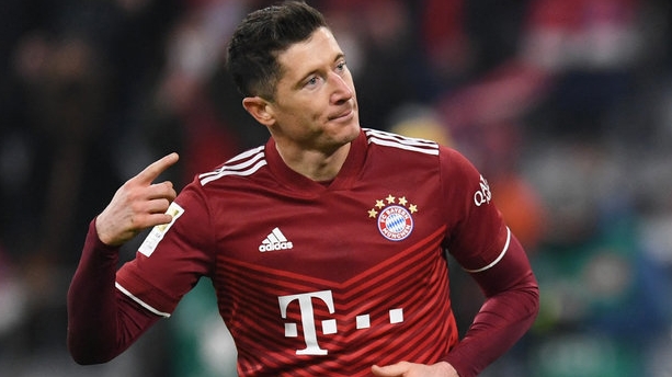 التقى ليفاندوفسكي مع رونالدو وأصبح صاحب الرقم القياسي لعدد ضربات الجزاء المسجلة في تاريخ دوري أبطال أوروبا