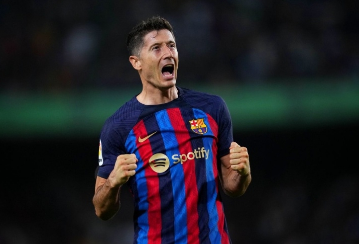 التقى ليفاندوفسكي مع رونالدو وأصبح صاحب الرقم القياسي لعدد ضربات الجزاء المسجلة في تاريخ دوري أبطال أوروبا