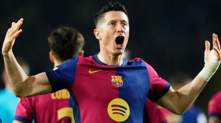 تحدث فليك مدرب برشلونة عن إصابة ليفاندوفسكي في المباراة ضد سيلتا