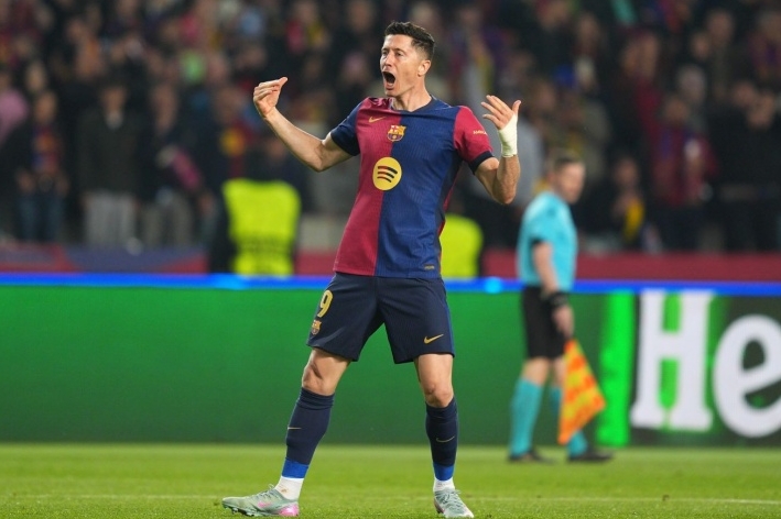 مهاجم برشلونة ليفاندوفسكي: أنا فخور بأن أكون جزءا من هذا الفريق ، هذا النادي