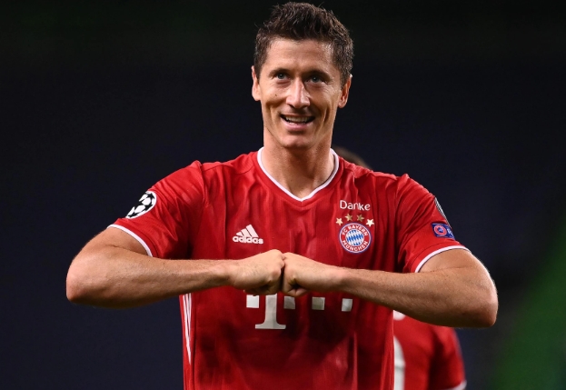 ترك المدرب الرئيسي للمنتخب البولندي منصبه بعد صراع مع ليفاندوفسكي