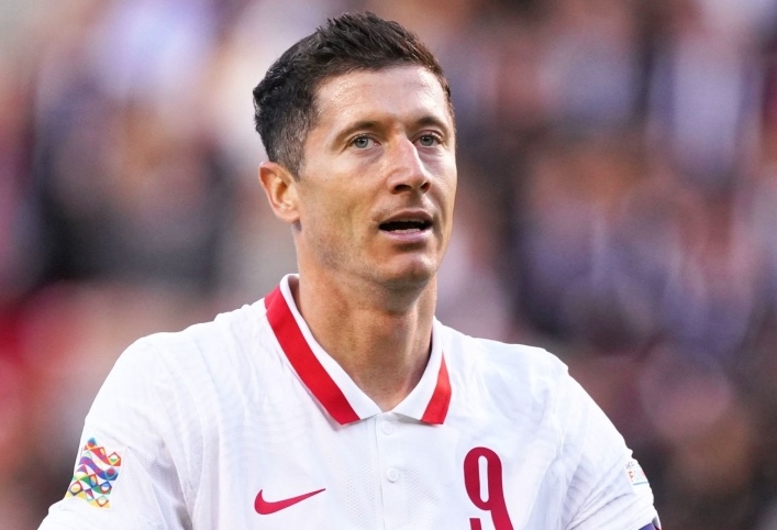 قال المدرب الجديد للمنتخب البولندي إن السباق كان خاطئا في الموقف مع ليفاندوفسكي.