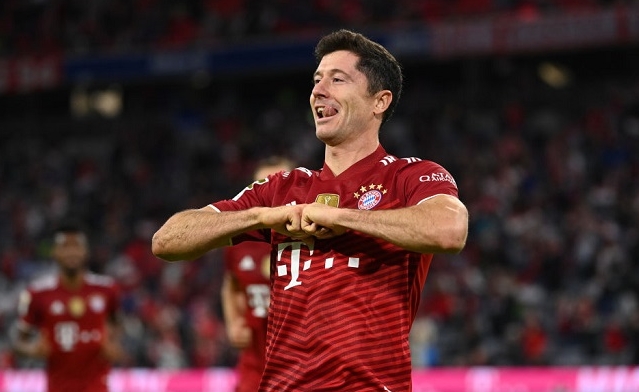 لاعب المنتخب البولندي السابق: حان الوقت ليغادر ليفاندوفسكي برشلونة ، حتى أنهم لا يعطونه الكرة
