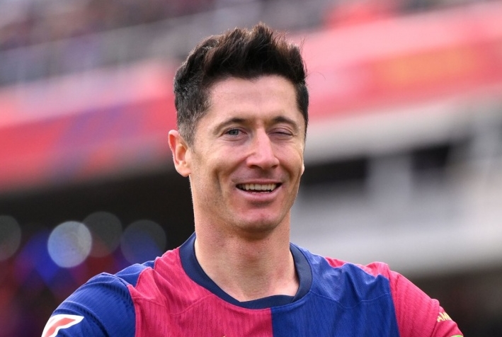 لاعب المنتخب البولندي السابق: حان الوقت ليغادر ليفاندوفسكي برشلونة ، حتى أنهم لا يعطونه الكرة